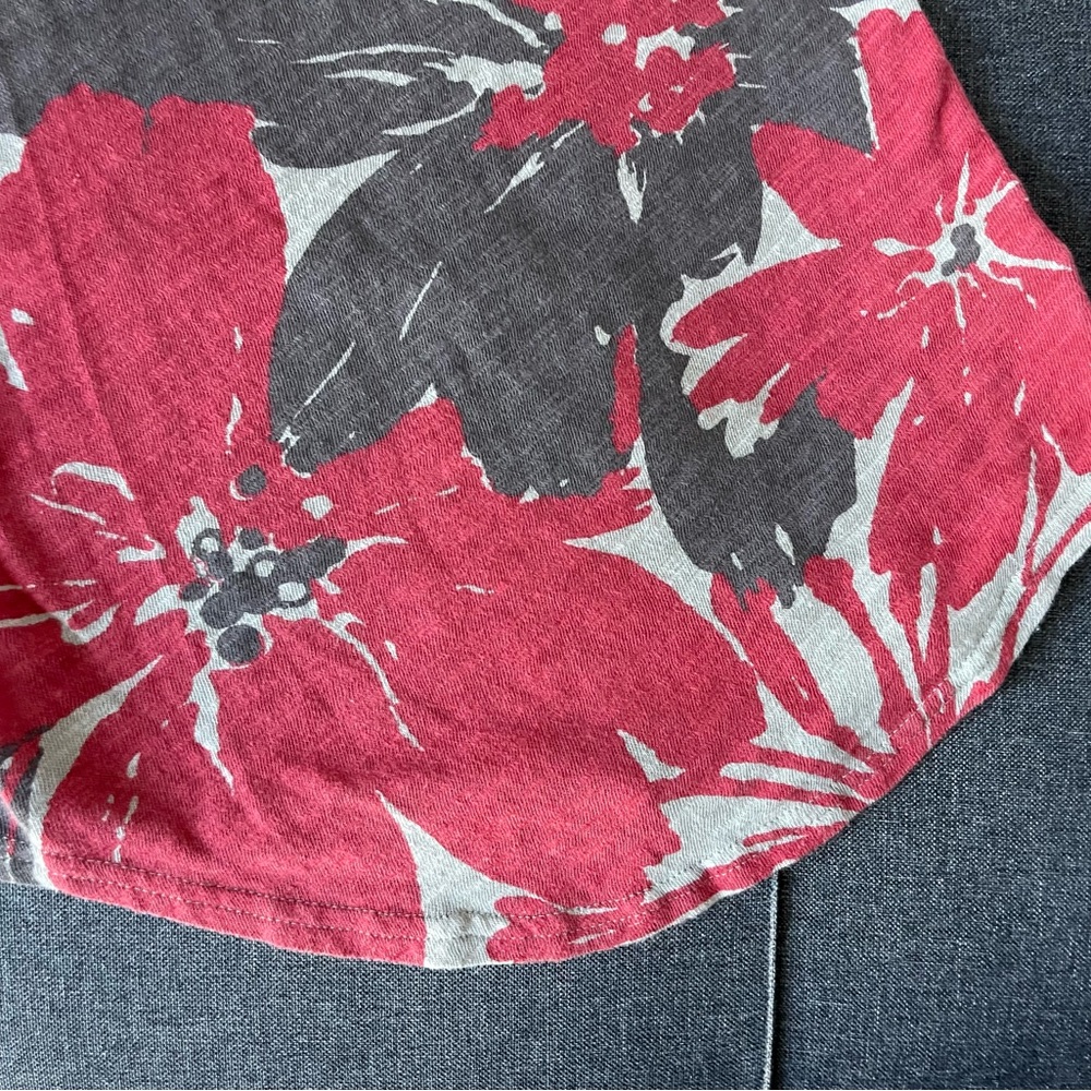 Free People Gray and Red Floral Short Sleeve Top - Picture 6 of 13